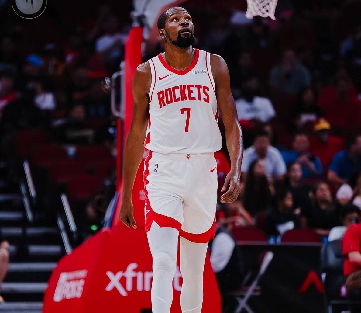 今晚CBA常规赛传出新动向,多伦多猛龙豪取连胜,管理层表态:目标明确,高层口径保持一致的简单介绍 今晚CBA常规赛传出新动向,多伦多猛龙豪取连胜,管理层表态:目标明确,高层口径保持一致的简单介绍